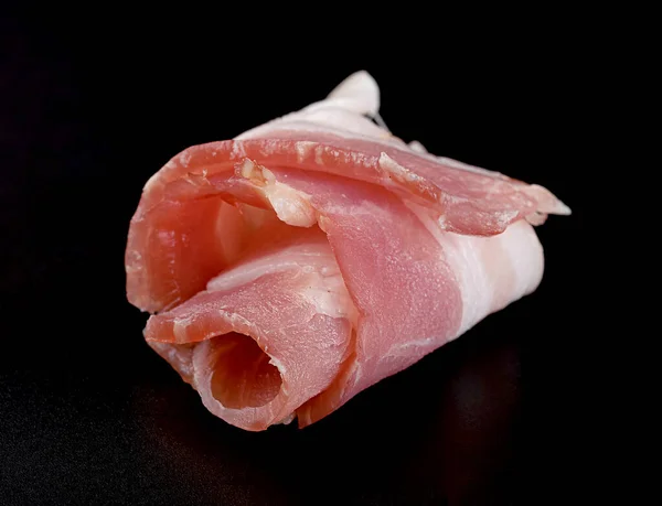 Uma Bela Elegante Peça Transparente Bacon Sobre Fundo Preto Brilhante — Fotografia de Stock