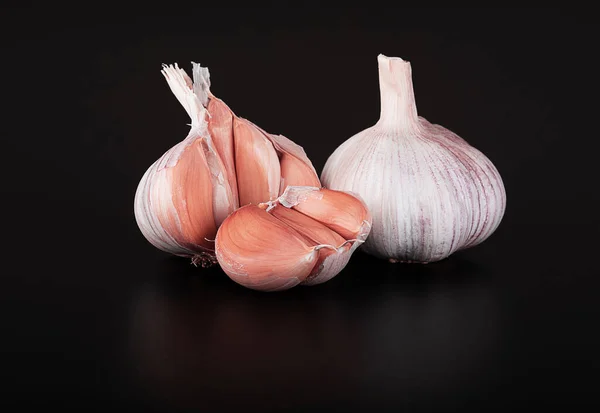 Whole Head Young Beautiful Garlic Few Cloves Garlic Beautiful Husk — Stock Photo, Image