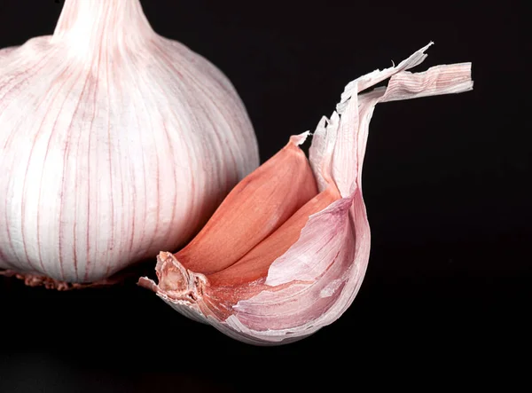 Whole Head Garlic Peeled Garlic Highlighted Black Background Close — Stock Photo, Image