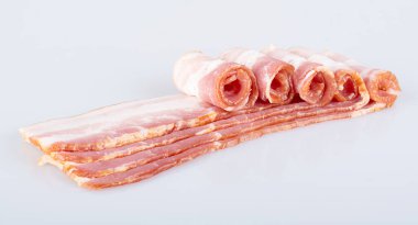 pastırma beyaz arka planda izole edilmiş