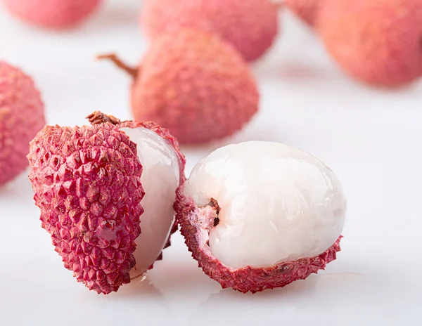 Peeled Lychees Peeled Lychees Isolated White Background Blurred Background Close — Stock fotografie