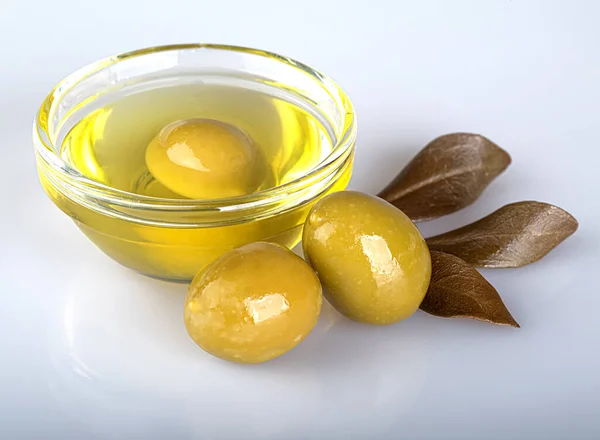 Olives Olive Oil Isolated White Background — Foto de Stock