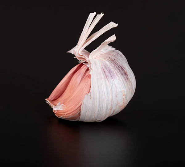 Garlic Cloves Isolated Black Background — стоковое фото