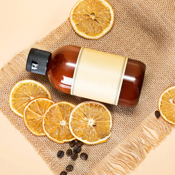 Krem, şampuan ve kozmetik için kavanozlar. Etiket için yer. Düz.