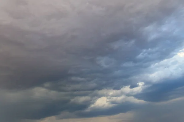 Тёмные Грозовые Тучи Небе Перед Грозой Дождём Драматический Фон Неба — стоковое фото