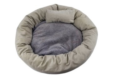 Beyaz arka planda izole edilmiş rahat evcil hayvan yatağı