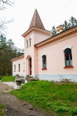 Ukrayna 'nın Kharkiv bölgesindeki Natalyevka parkında bina