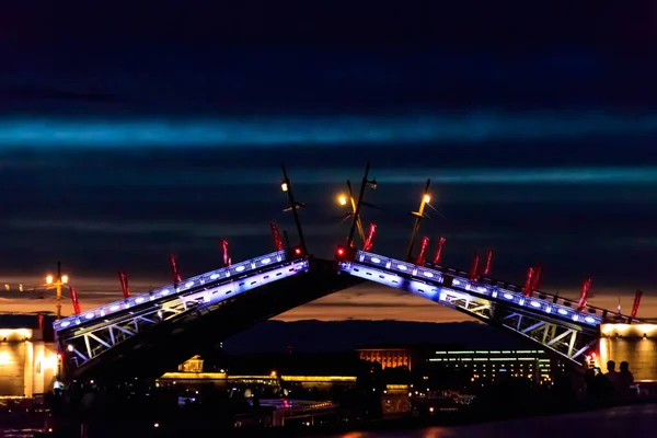 Palotai Felvonóhíd Megnyitása Éjszakai Kilátás Palace Híd Neva Folyó Szentpéterváron — Stock Fotó