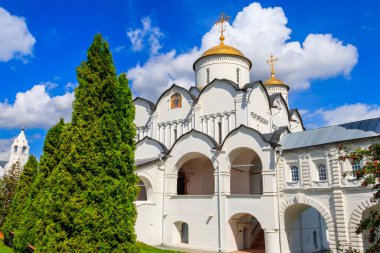 Rusya, Suzdal 'daki şefaat katedrali (Pokrovsky) manastırı. Rusya 'nın altın yüzüğü