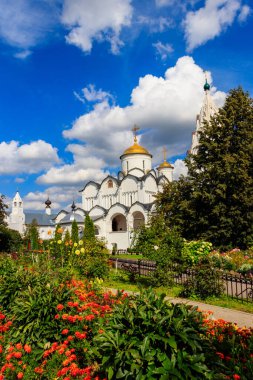 Rusya, Suzdal 'daki şefaat katedrali (Pokrovsky) manastırı. Rusya 'nın altın yüzüğü