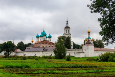 Yaroslavl, Rusya 'daki Vvedensky Tolga manastırı. Rusya 'nın altın yüzüğü