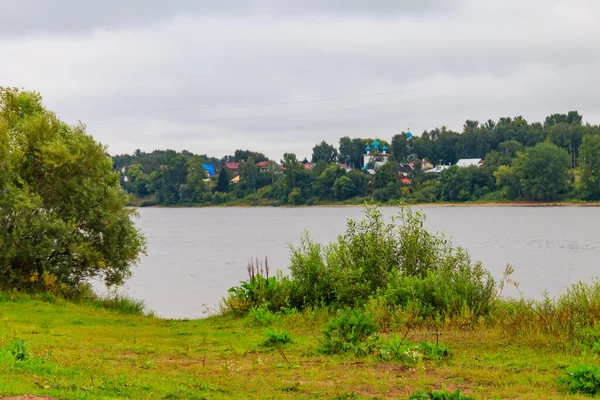 Vista Del Río Volga Con Iglesia Salvador Una Orilla Yaroslavl —  Fotos de Stock
