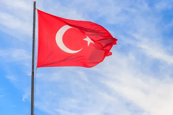 Ondeando Bandera Turquía Contra Cielo Azul — Foto de Stock