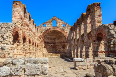 Bulgaristan 'ın Nessebar kentindeki Eski Piskopos olarak da bilinen Bizans Aziz Sophia Kilisesi. UNESCO Dünya Mirası Alanı
