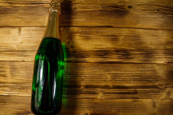 Champagnefles Houten Achtergrond Bovenaanzicht Kopie Ruimte — Stockfoto