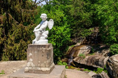 Uman, Ukrayna 'daki Sofiyivka parkında Aşk Tanrısı heykeli