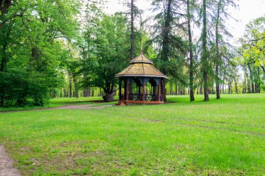 Uman, Ukrayna 'daki Sofiyivka parkında Çin çardağı