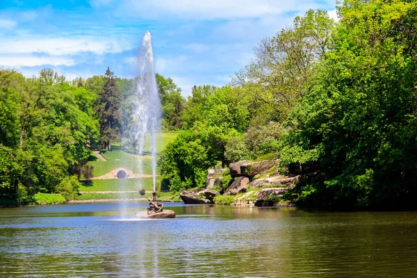 Vista Lago Com Snake Fountain Parque Sofiyivka Uman Ucrânia — Fotografia de Stock