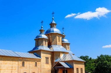 Ukrayna 'nın Kiev kenti yakınlarındaki Pyrohiv (Pirogovo) köyünde antik ahşap kilise yeniden inşa edildi.