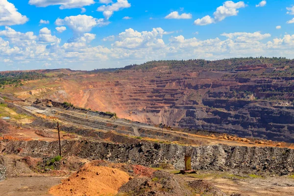 Gran Cantera Mineral Hierro Con Camiones Volquete Trabajo Excavadoras Kryvyi — Foto de Stock