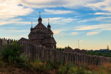 Ukrayna, Zaporizhia 'daki Khorytsia adasında Ortaçağ ahşap Zaporozhian Sich' i
