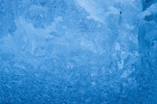 겨울에는 얼어붙은 창문에 무늬가 자연적 — 스톡 사진