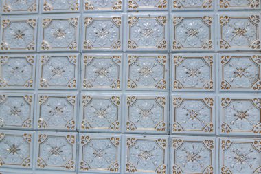 Dekorasyon sobaları, duvar ve zemin için eski seramik fayanslar. Arkaplan, doku, pürüzsüz desen