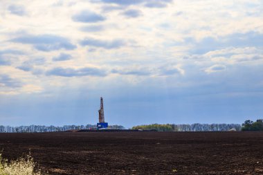 Arazi petrol sondaj platformu sahada