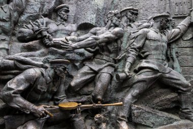 İkinci Dünya Savaşı'nda Ukrayna Tarihi Ulusal Müzesi'nde bas-kabartma parçası. Kiev, Ukrayna'daki anıt kompleksi