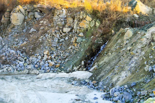 Small Waterfall Stone Quarry Autumn — Stock Photo, Image