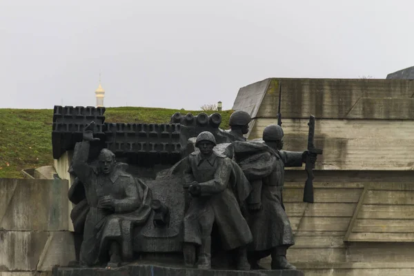 第二次世界大戦中のキエフの解放者への記念碑 — ストック写真