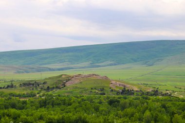 Gürcistan 'daki Kafkasya Dağları manzarası