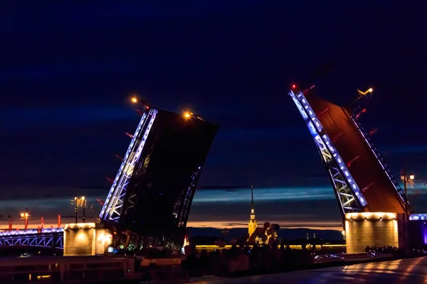 Palotai Felvonóhíd Megnyitása Éjszakai Kilátás Palace Híd Neva Folyó Szentpéterváron — Stock Fotó