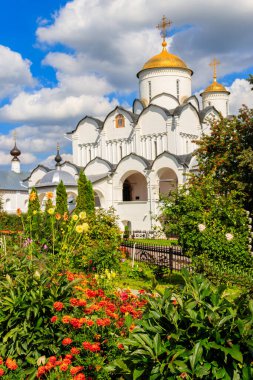 Rusya, Suzdal 'daki şefaat katedrali (Pokrovsky) manastırı. Rusya 'nın altın yüzüğü