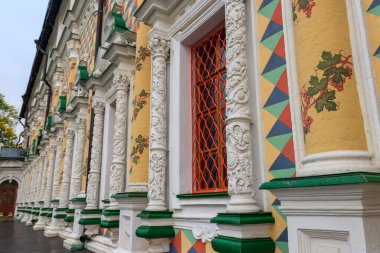 Sergiev Posad, Rusya 'daki St. Sergius Trinity Lavra' nın St. Sergius yemekhanesi.