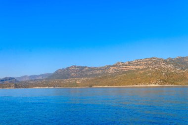 Türkiye 'nin Antalya ilinin Demre ilçesi yakınlarındaki Taurus dağları ve Akdeniz manzarası