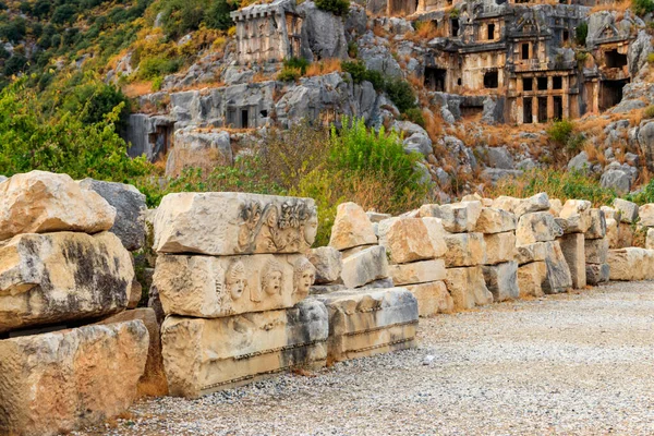 土耳其安塔利亚省德姆雷的古代城市迈拉的Lycian坟地石刻墓 — 图库照片