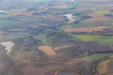 Tarlaların ve nehrin havadan görünüşü