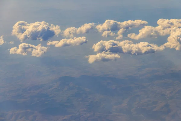 Schöne Weiße Wolken Blauen Himmel Blick Aus Dem Flugzeug — Stockfoto