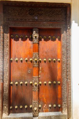 Taş Şehir, Zanzibar, Tanzanya 'da geleneksel ahşap kapı