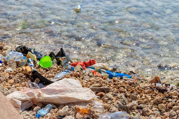 Vuilnis Een Oever Van Oceaan Verontreiniging Van Zee Zeewater Met — Stockfoto