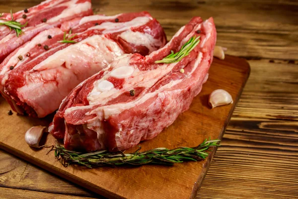 Raw Pork Ribs Spices Garlic Rosemary Wooden Table — Stock Photo, Image