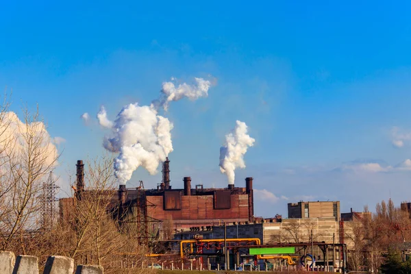Вид Старий Завод Трубами Димом Забруднення Повітря Пошкодження Навколишнього Середовища — стокове фото