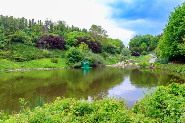 Uman, Ukrayna 'daki Sofiyivka parkındaki gölet manzarası
