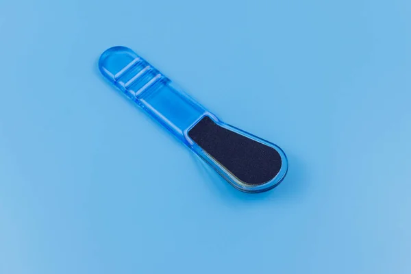 Rallador Pedicura Azul Sobre Fondo Azul —  Fotos de Stock