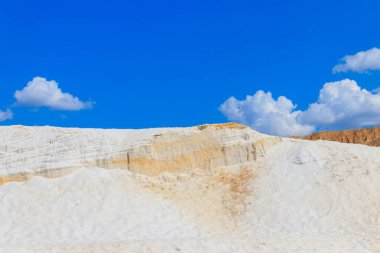 Beyaz kum tepelerinin manzarası
