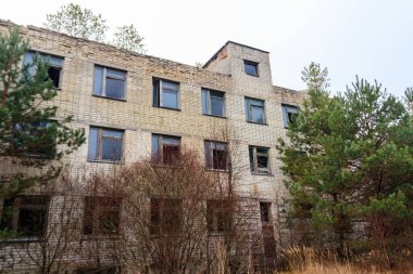 Çernobil Yasak Bölge, Ukrayna 'daki Pripyat hayalet kasabasında terk edilmiş eski bir ev.