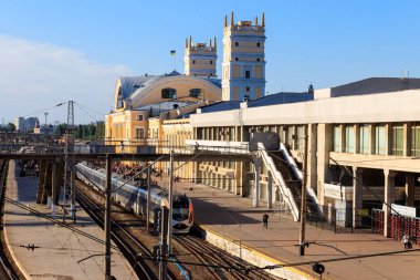 Kharkiv, Ukrayna - 11 Mayıs 2018: Kharkiv, Ukrayna 'daki tren istasyonu. Doğu Ukrayna 'daki en önemli ulaşım merkezlerinden biridir.