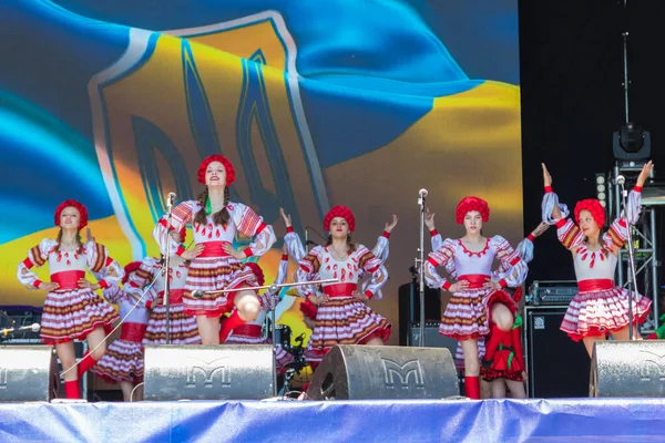 Region Dnipropetrowsk Ukraine Juni 2018 Menschen Traditioneller Ukrainischer Kleidung Treten — Stockfoto