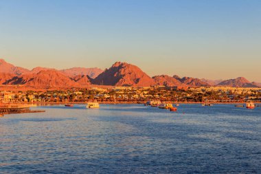 Sharm El Sheikh, Mısır 'daki Naama Körfezi manzarası. Yukarıdan görüntüle